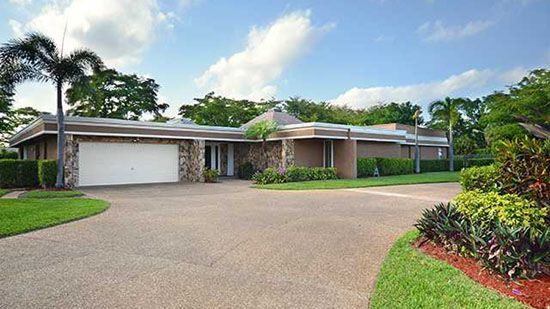 Beautiful Mid-Century Modern Home for Sale in the Woodlands Country Club