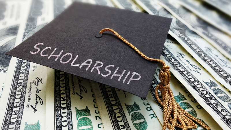 Apply Now for $1,200 Scholarships Offered to Florida College Students
