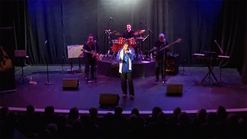 Live at Kings Point Palace: Jonathan Elgart Pays Homage to Neil Diamond